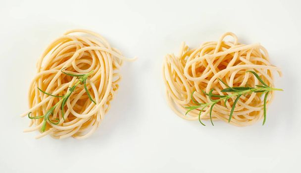bundles of spaghetti pasta - 写真・画像