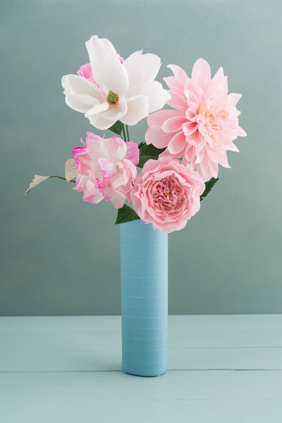 Krep kağıt çiçek buketi - Fotoğraf, Görsel