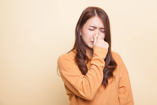 Young Asian woman  holding her nose because of a bad smell. - Foto, Bild