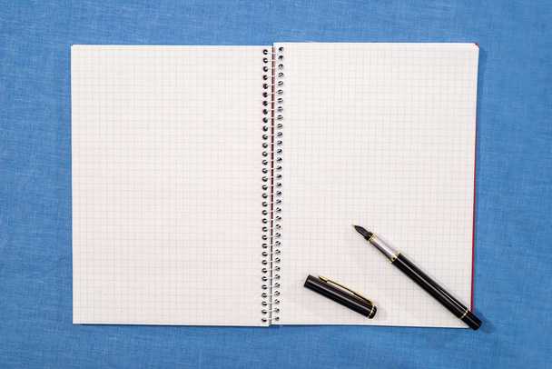 pen  lies on empty pages of a notebook. - Fotoğraf, Görsel