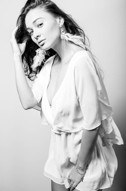 Young beautifull woman pose in studio. Black-white photo. - Фото, зображення