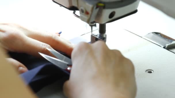 Máquinas de coser y herramientas de coser
. - Metraje, vídeo