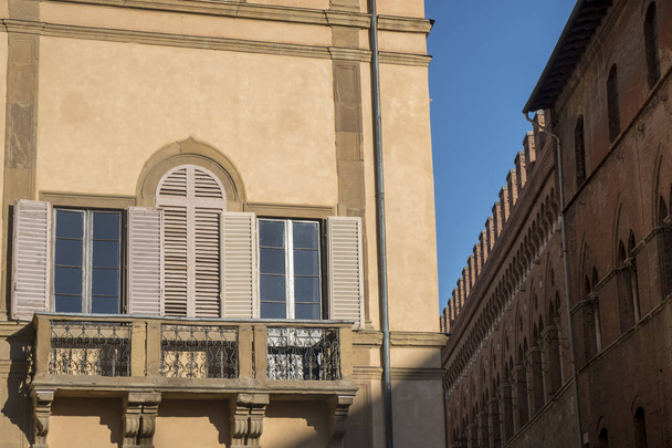 Сиена, Италия: исторические здания
 - Фото, изображение
