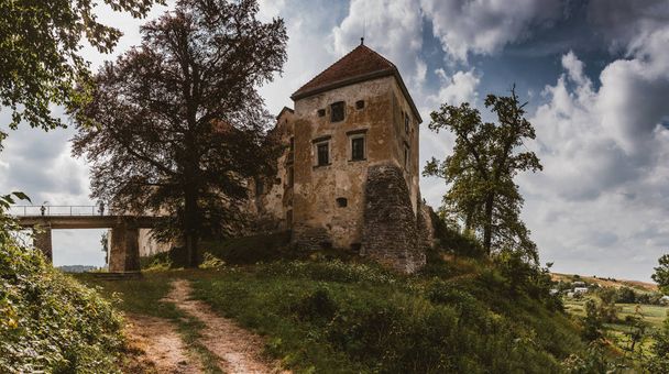 Svirzh κάστρο, δεξιά πύργο, περιφέρειας Λβιβ, Ουκρανία - Φωτογραφία, εικόνα