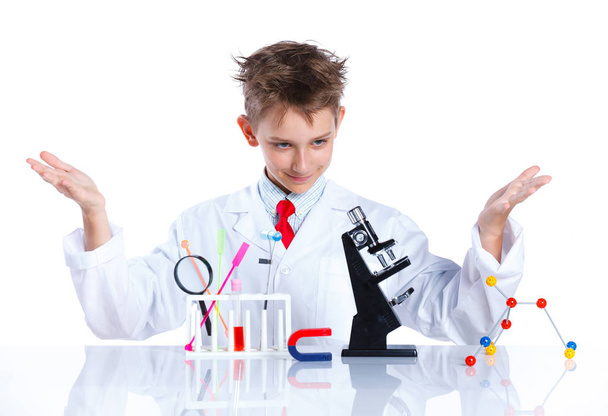 Young enthusiastic Chemist - Foto, imagen
