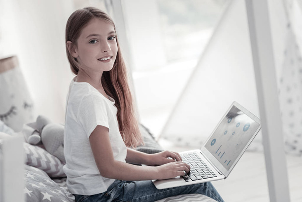 Beautiful lovely girl working on the laptop - Foto, Bild