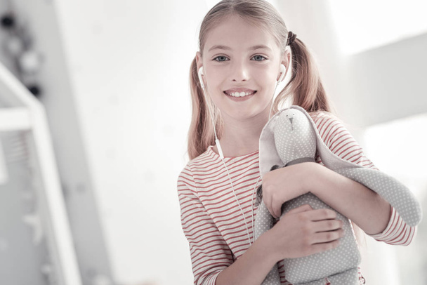 Happy smiling girl holding her toy - Foto, Imagen