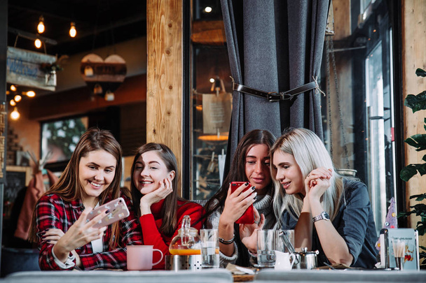 Four beautiful young woman doing selfie in a cafe, best friends girls together having fun - Foto, Imagem
