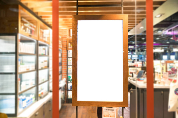 κενό ξύλινο πλαίσιο πόστερ επίδειξη στο γυάλινο παράθυρο στο κατάστημα storefro - Φωτογραφία, εικόνα
