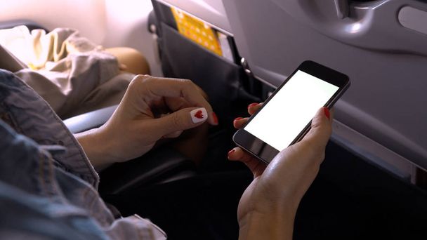 tocar e deslizar a tela do telefone móvel no avião ou aeronave, b
 - Foto, Imagem