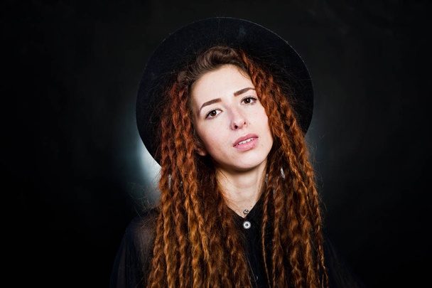 Studio shoot of girl in black with dreads and hat at black backg - Foto, immagini
