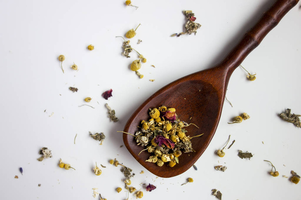 Loose Tea in Spoon - Фото, изображение