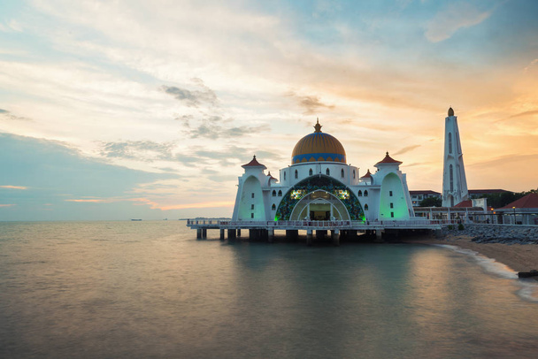 Malacca Boğazlar Camii Selat Melaka bulunan bir Camiidir - Fotoğraf, Görsel