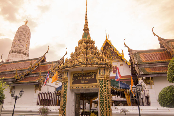 De Wat Rakangkositaram in Wang Lang in Thonburi in de stad van Bangkok in Thailand. Thailand, Bangkok, November, 2017 - Foto, afbeelding