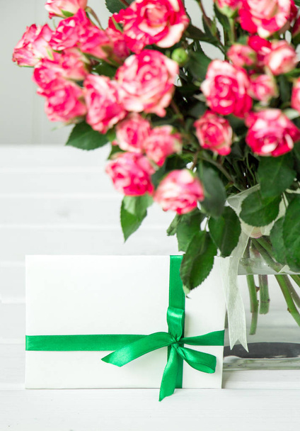 rose in glass vase with gift card - 写真・画像
