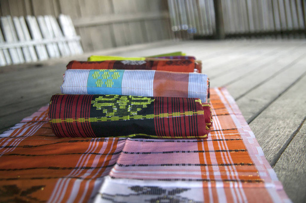 sciabola di lipa, tessuti tradizionali di seta di Sengkang
 - Foto, immagini