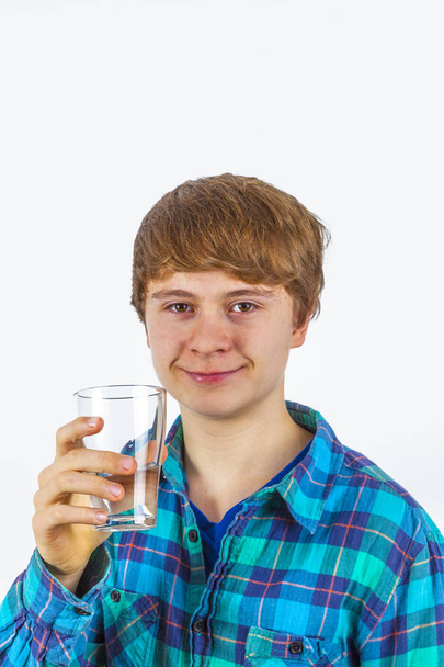 少年飲料水  - 写真・画像