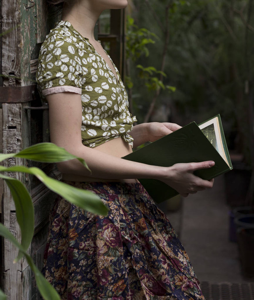 girl with a book - Foto, immagini