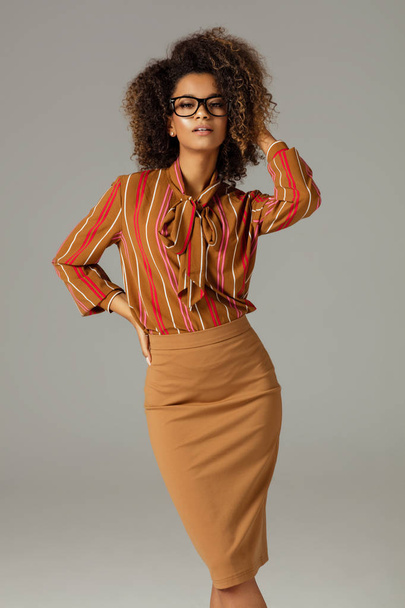 black woman wear glasses  - 写真・画像