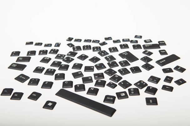 Потерянные буквенные оболочки для клавиш компьютеров
 - Фото, изображение