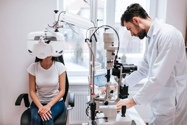 Doctor and patient in ophthalmology clinic - Foto, Imagem