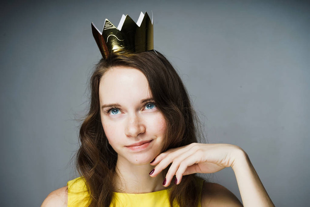 beautiful pensive woman with a crown on her head looking away - Φωτογραφία, εικόνα