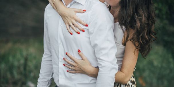 žena je objímá svého muže - Fotografie, Obrázek