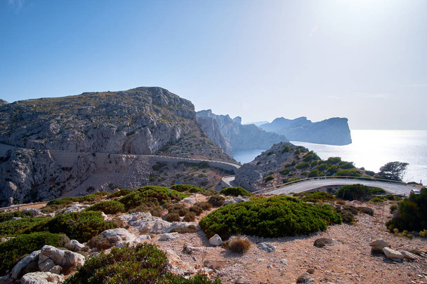 Faro en Cap de Formentor en Mallorca al atardecer
 - Foto, imagen