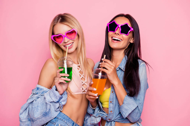 Cheerful, charming, positive, laughing, comic girls in summer he - Foto, Bild