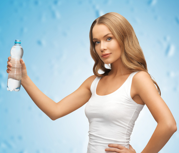 Young beautiful woman with bottle of water - Foto, imagen