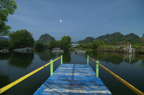 Rivière Rammang-rammang sur Maros, Indonésie
 - Photo, image