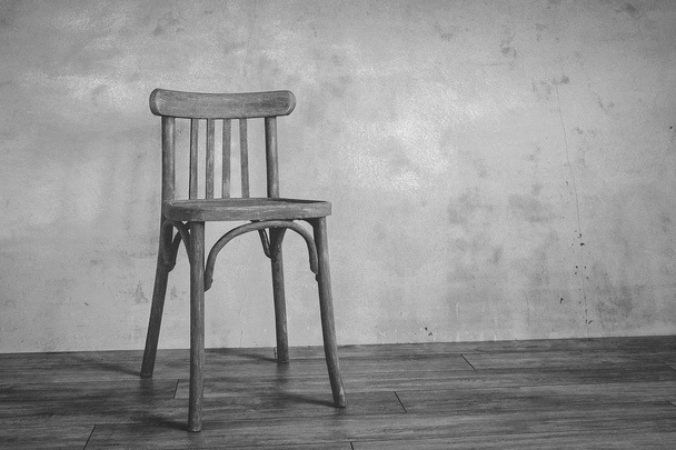 Vieille chaise en bois
 - Photo, image