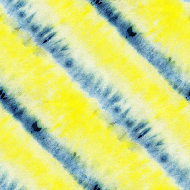 Naadloze tie-dye patroon van gele en blauwe kleur op witte zijde. Hand schilderij stoffen - nodulair batik. Shibori verven.  - Foto, afbeelding