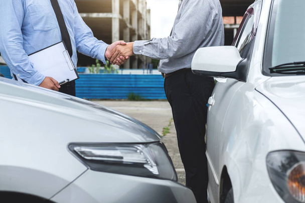 Insurance Agent and customer shaking hands, Traffic Accident and - 写真・画像