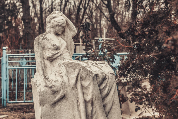 alte Friedhofsgrabsteine Denkmäler der Engel Mystik Geheimnis Geister bringen den Tod - Foto, Bild