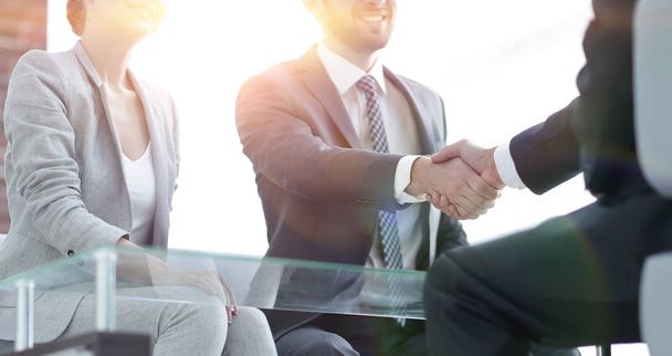 handshake business partners in the office - 写真・画像