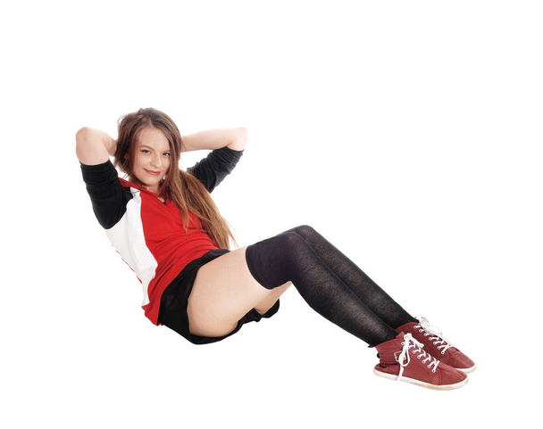 Mujer joven haciendo abdominales en el suelo
 - Foto, Imagen