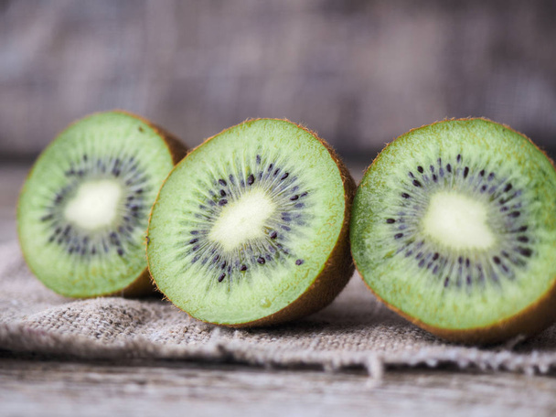 half of kiwi fruit on a wooden - Foto, afbeelding