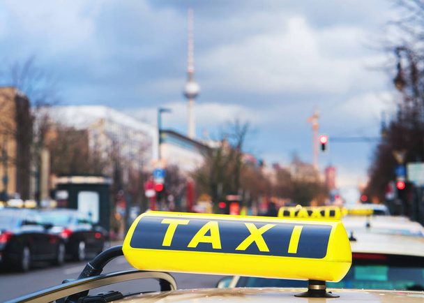 Πινακίδα ταξί στον δρόμο της Βερολίνο Γερμανία - Φωτογραφία, εικόνα