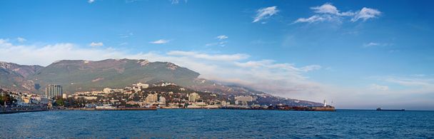Aussicht auf Yalta, Blick vom Meer - Foto, Bild