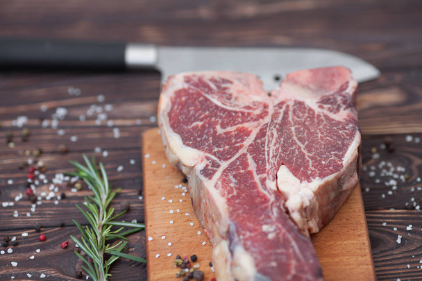 Raw meat steak on dark wooden background ready to roasting - Φωτογραφία, εικόνα