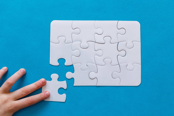 Last piece jigsaw in hand,Concept success of business. - Фото, изображение