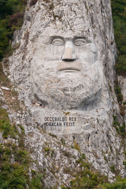 Estátua de pedra Decebalus Rex
  - Foto, Imagem