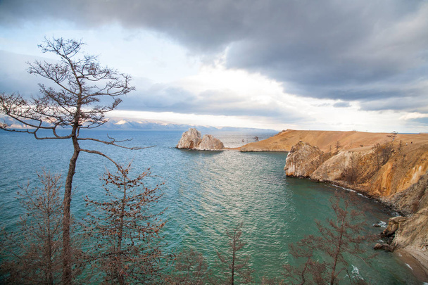 Узбережжя острова Olkhon на озеро Байкал - Фото, зображення