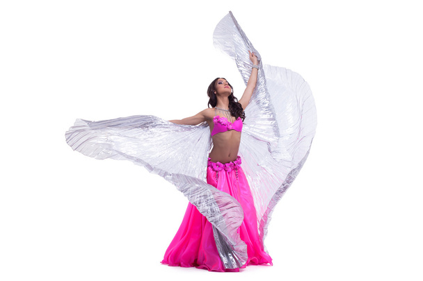 junge Orientalistin in rosa Kostüm mit Flügeln - Foto, Bild