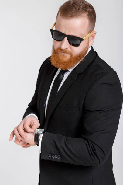 Business man looking at watch - 写真・画像