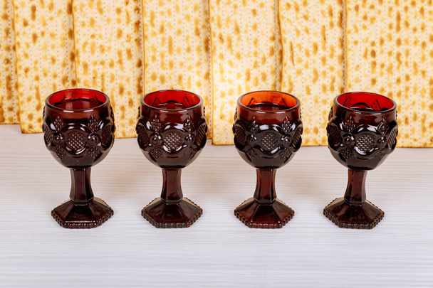 Pino matzah tai matza vintage puusta tausta
 - Valokuva, kuva