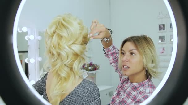 two blondes in a beauty salon - Footage, Video