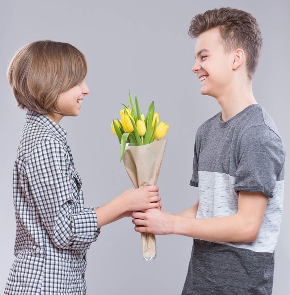 Girl and boy with flowers - Valokuva, kuva