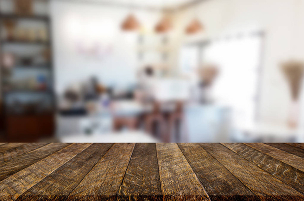 Kijelölt fókusz üres barna fából készült asztal és a kávézóban vagy a resta - Fotó, kép